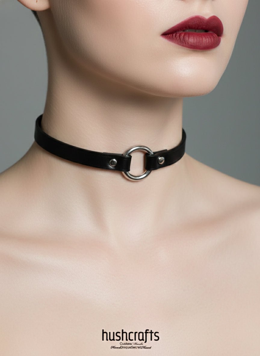 O-Ring-Lederhalsband für den Tag