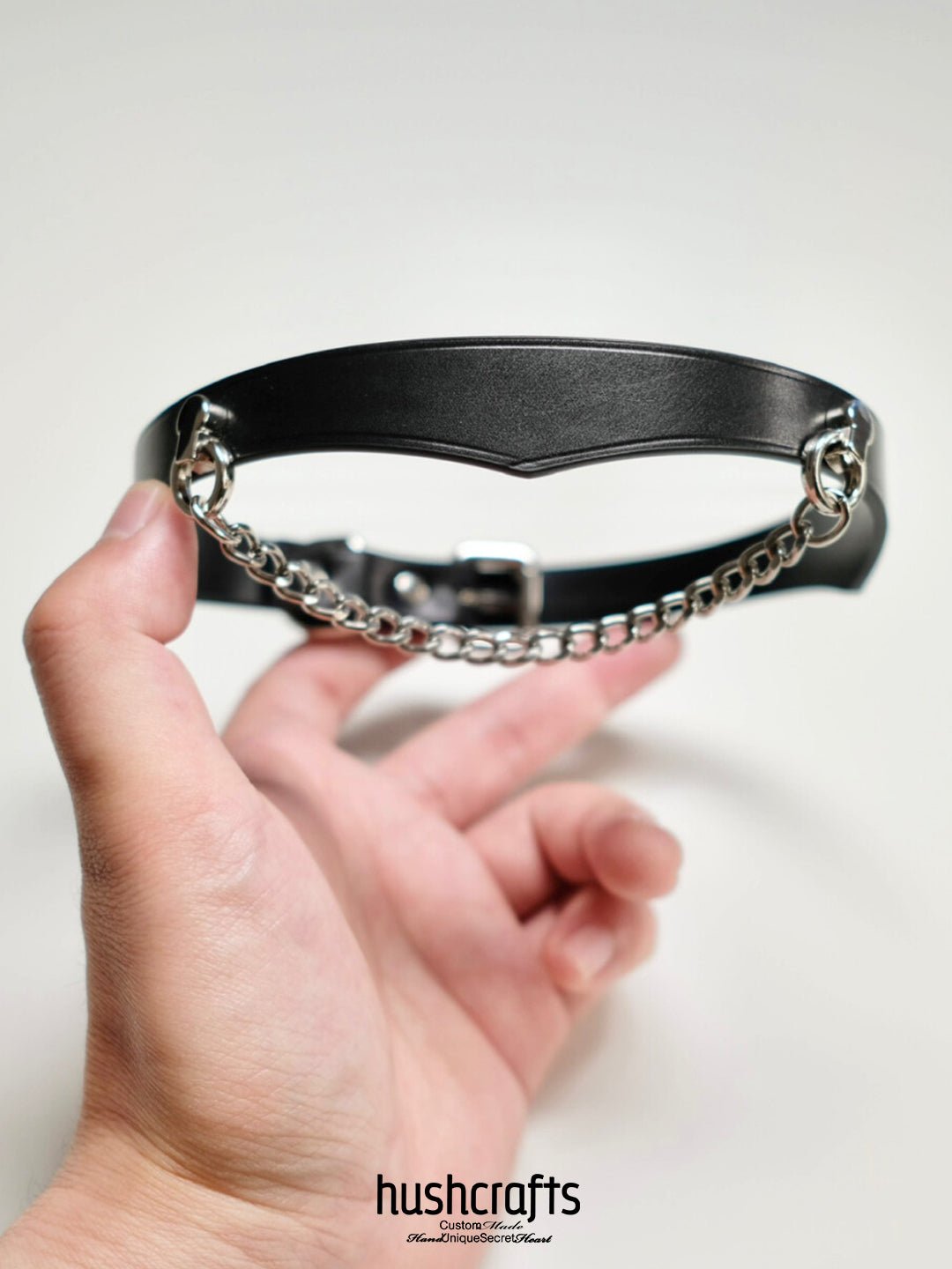 HUSHCRAFTS® V - Shaped Leather Day Collar - hushcrafts