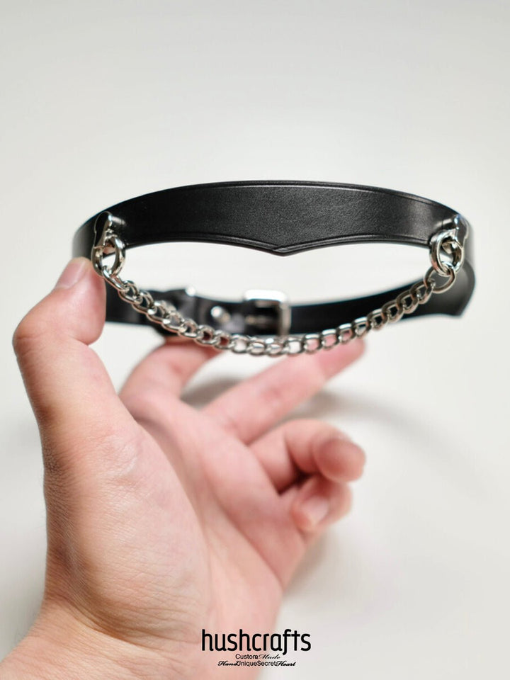HUSHCRAFTS® V - Shaped Leather Day Collar - hushcrafts