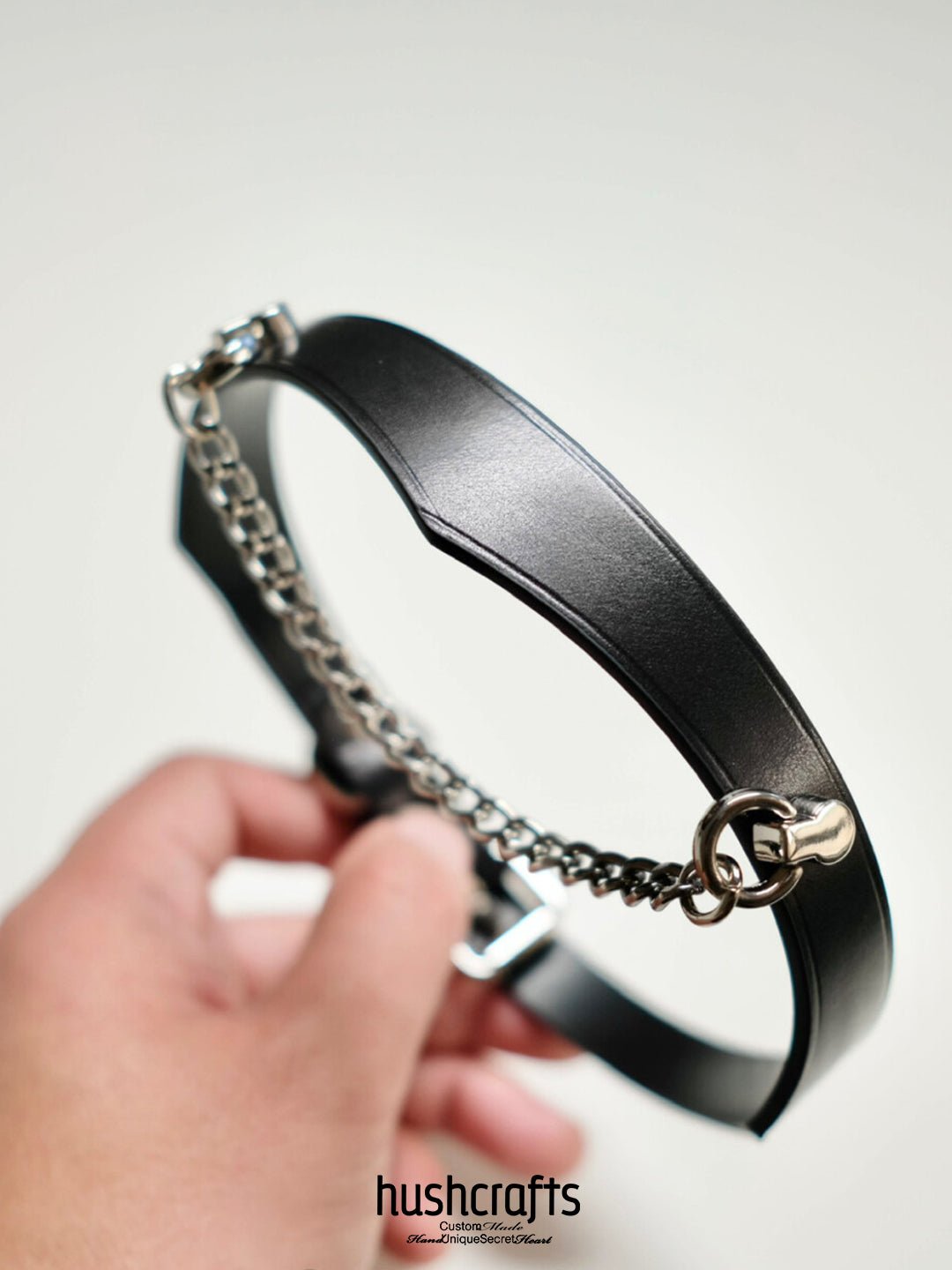 HUSHCRAFTS® V - Shaped Leather Day Collar - hushcrafts
