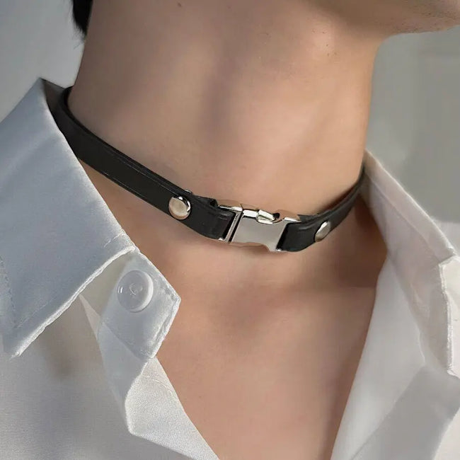 Lockstep Collar – Halsband aus beflocktem Leder mit taktischer Schnalle und Kuppelnieten | Hushcrafts® Hover Image