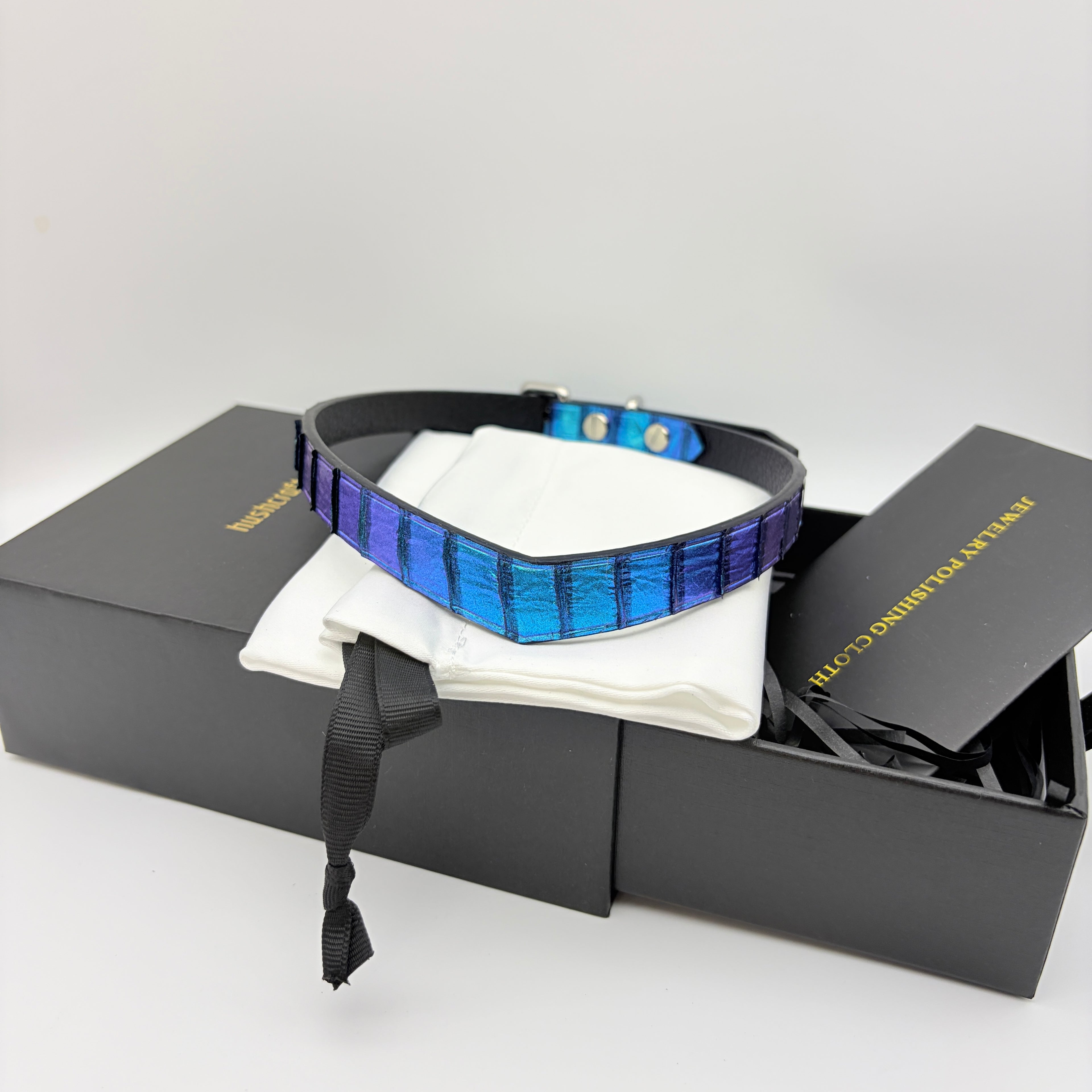 Vanguard Halsband – Halsband aus Schlangenleder mit Lammfellfutter und abschließbarem Verschluss | Hushcrafts®