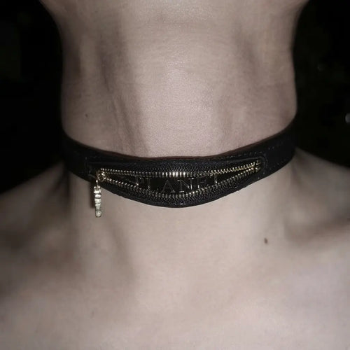 Open Secret – Hand-Stitched Leather Zipper Choker with Hidden Inscription | Hushcrafts®