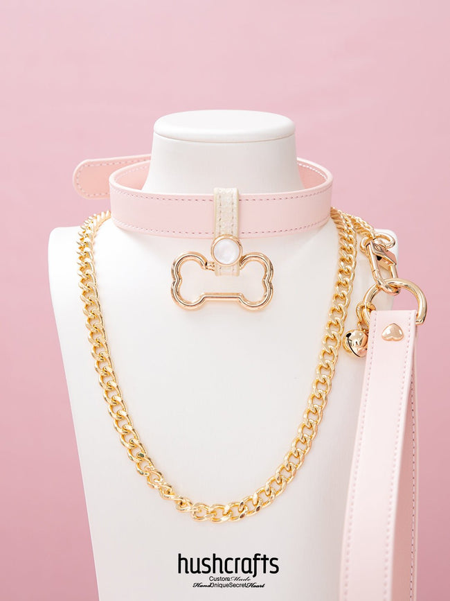 Halsband mit knochenförmigem Anhänger Main Image