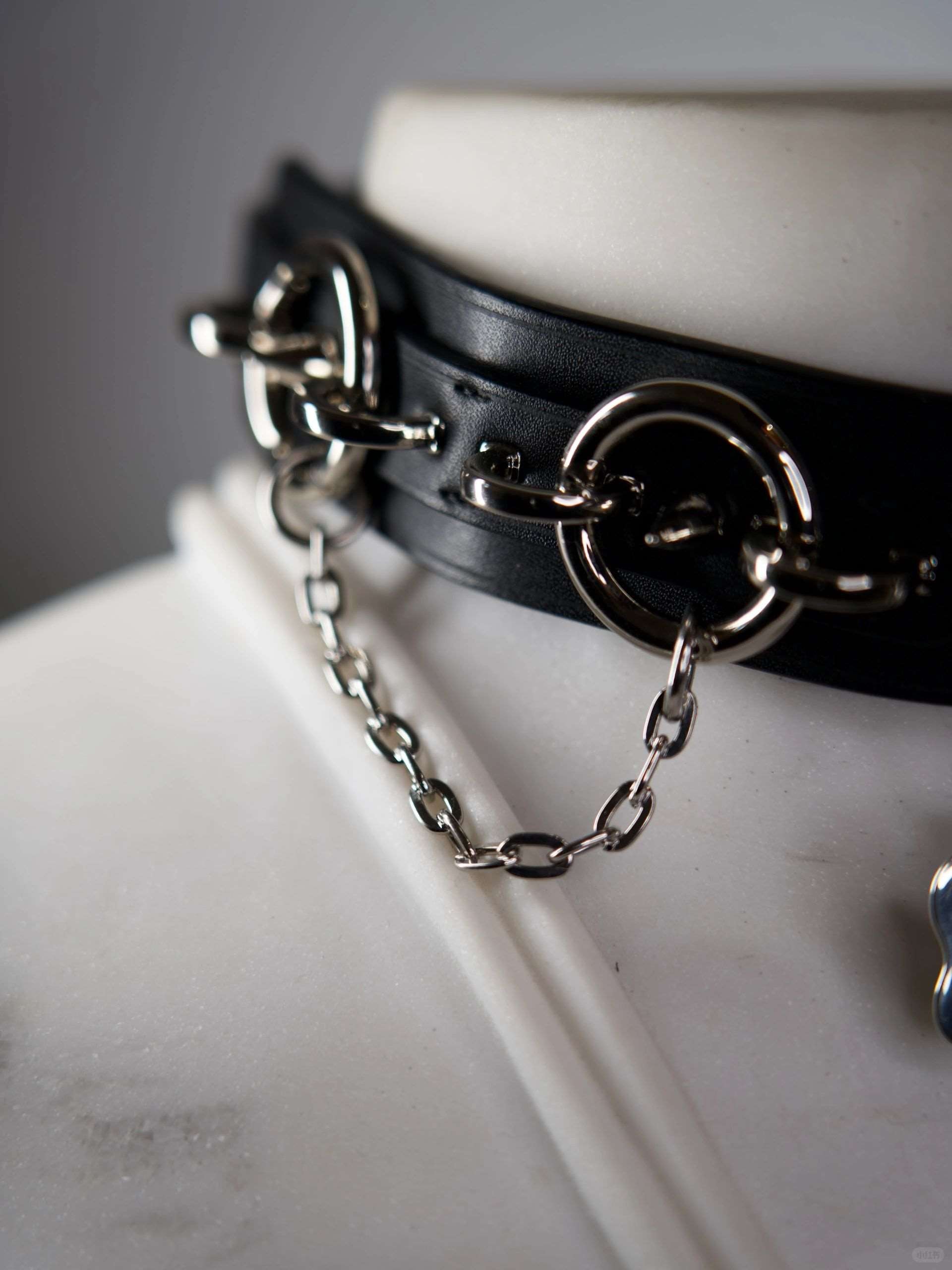 HUSH puppies Custom size women handmade choker with cowhide leather - Hush