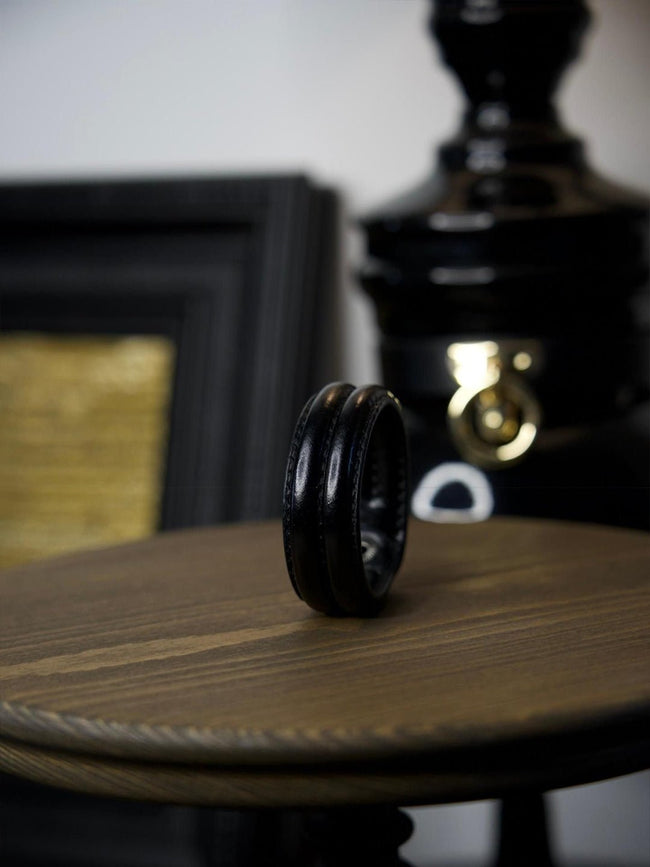 "Royal Twin" Cordovan Leather Owner's Ring Main Image