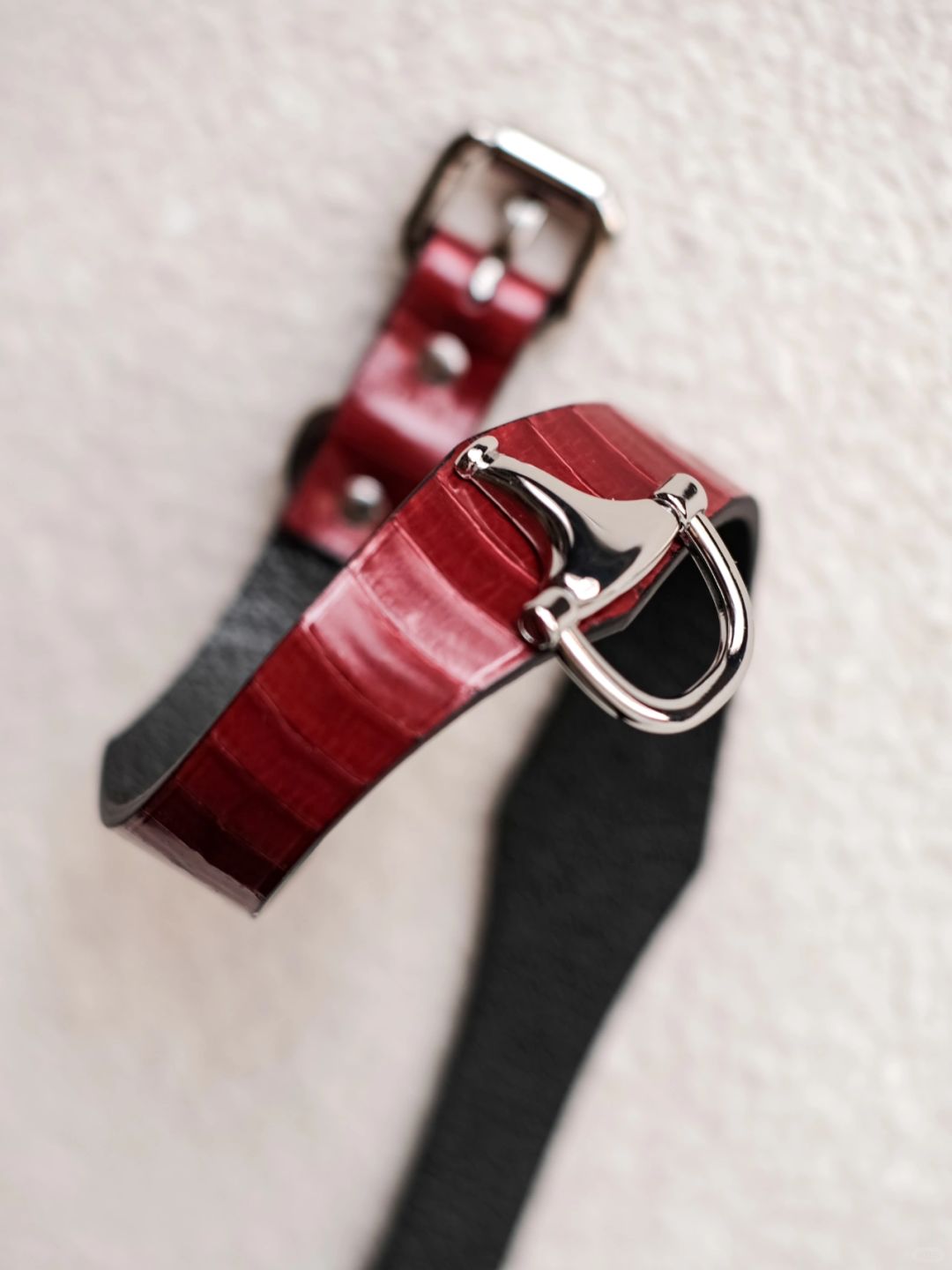 HushCrafts luxurious collar for submissive wearers, featuring a striking lock charm and premium leather material. Perfect for those seeking elegant bondage accessories with a touch of sophistication.