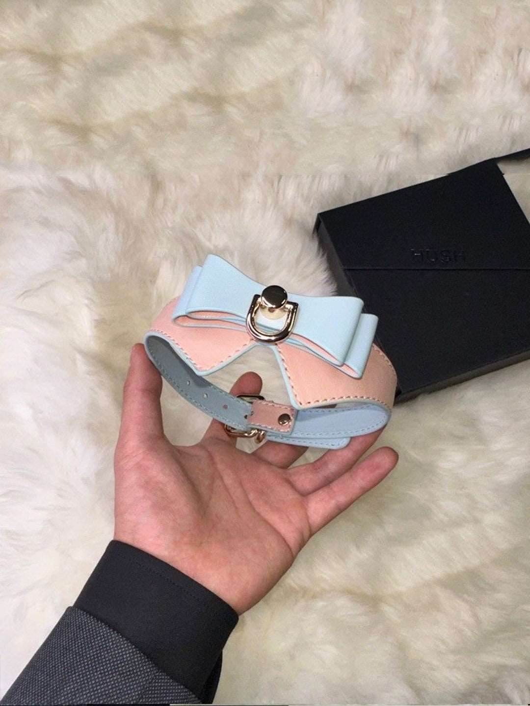 HushCrafts pastel leather collar with a delicate bow and O-ring. This soft pink and blue design combines elegance with subtle kink aesthetics.