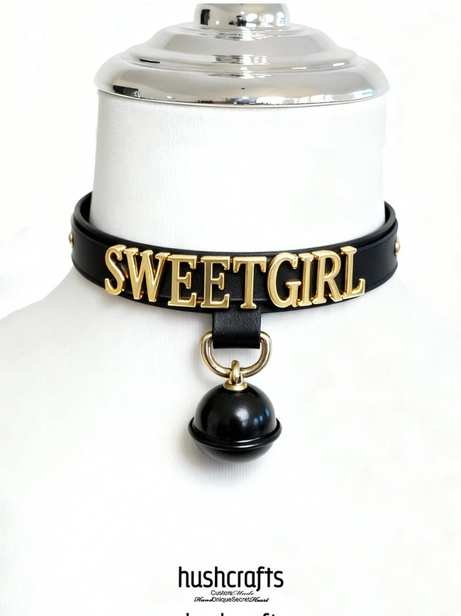 Collier ras du cou en cuir noir personnalisé "Letter Luxe" Main Image