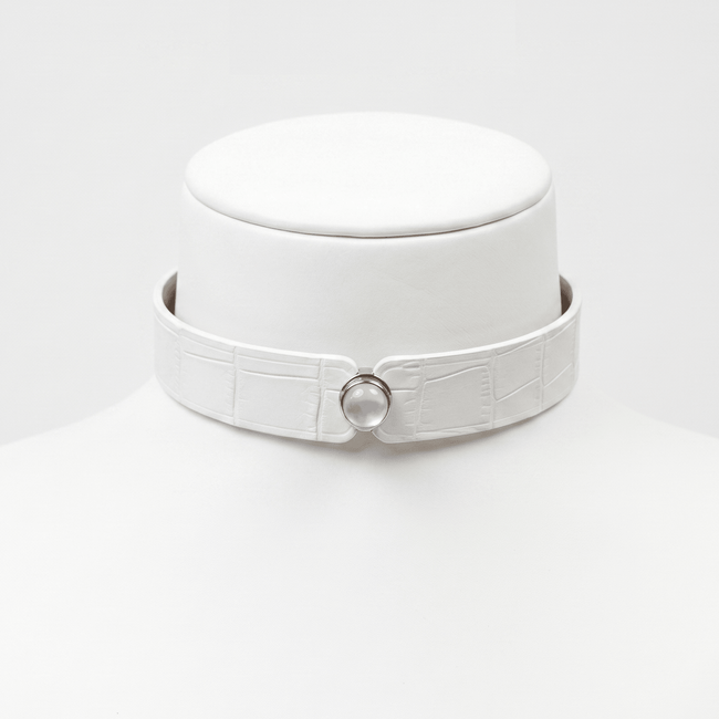 Lunar Gem Collar – Nile Crocodile Leather with Moonstone & 925 Sterling Silver Setting | Hushcrafts® Main Image