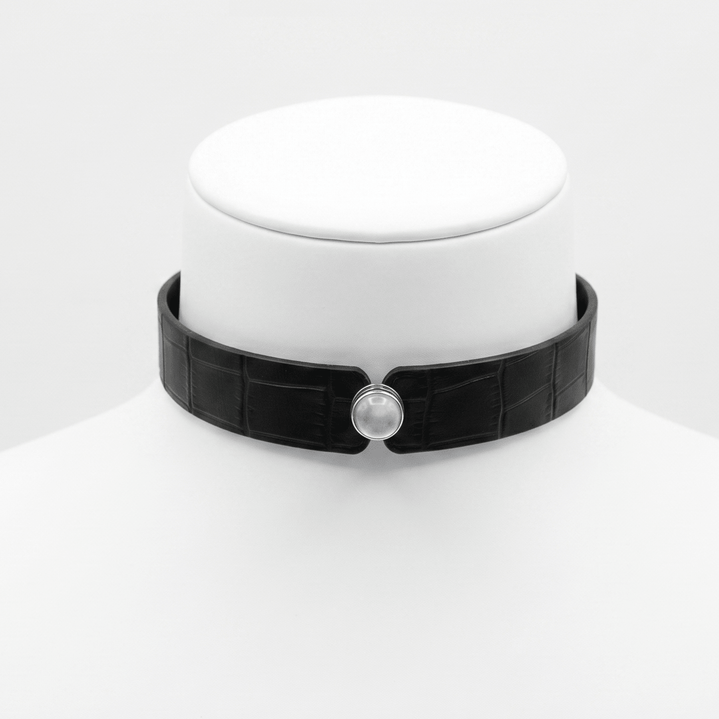 Lunar Gem Collar – Nile Crocodile Leather with Moonstone & 925 Sterling Silver Setting | Hushcrafts® - Hushcrafts LLC