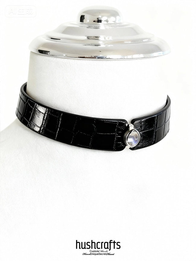 "LUNAR GEM" Crocodile Collar with 925 Silver Setting Main Image