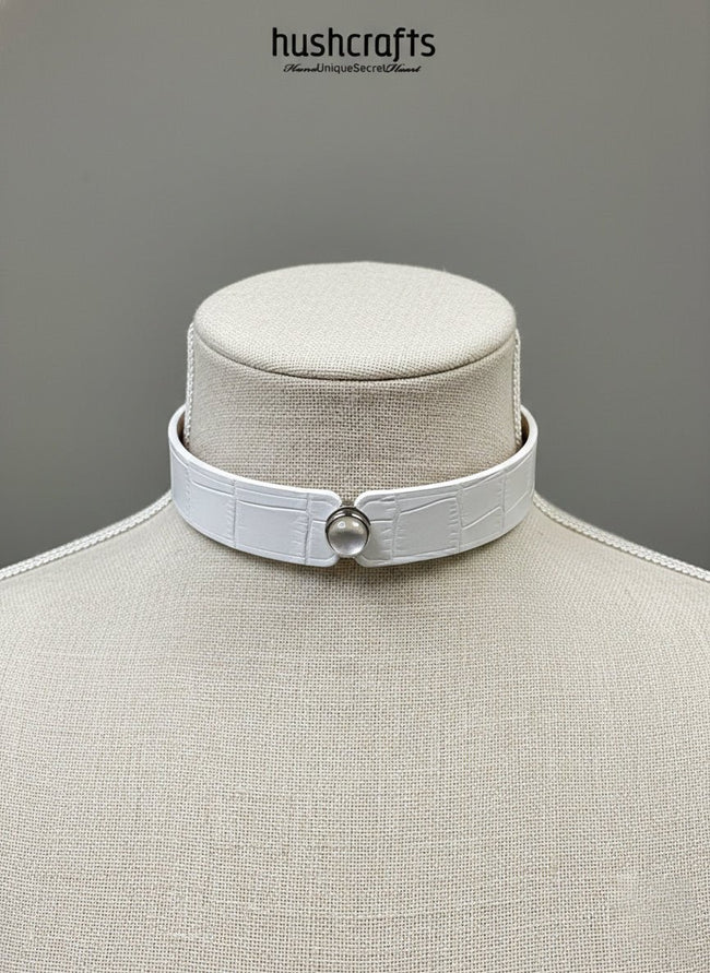 Krokodillederhalsband „LUNAR GEM“ mit 925er Silberfassung Main Image