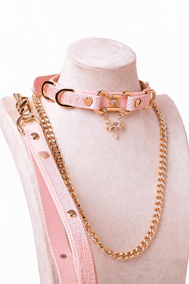 Collier ras du cou avec pendentif en forme d'os Main Image