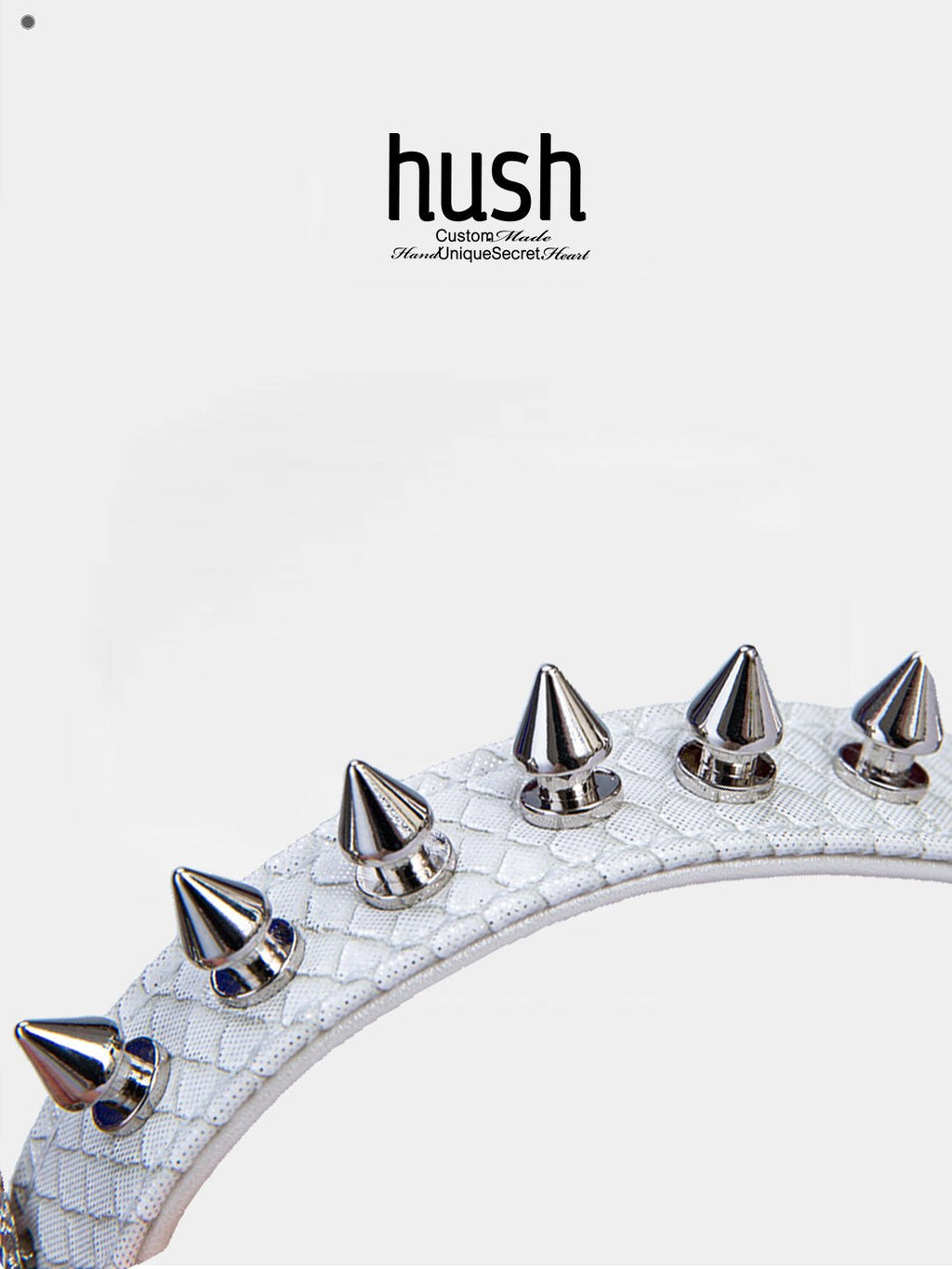 Punk choker collar for women with vegan leather and butterfly metal parts - Available with different types of charms and colors - Hush