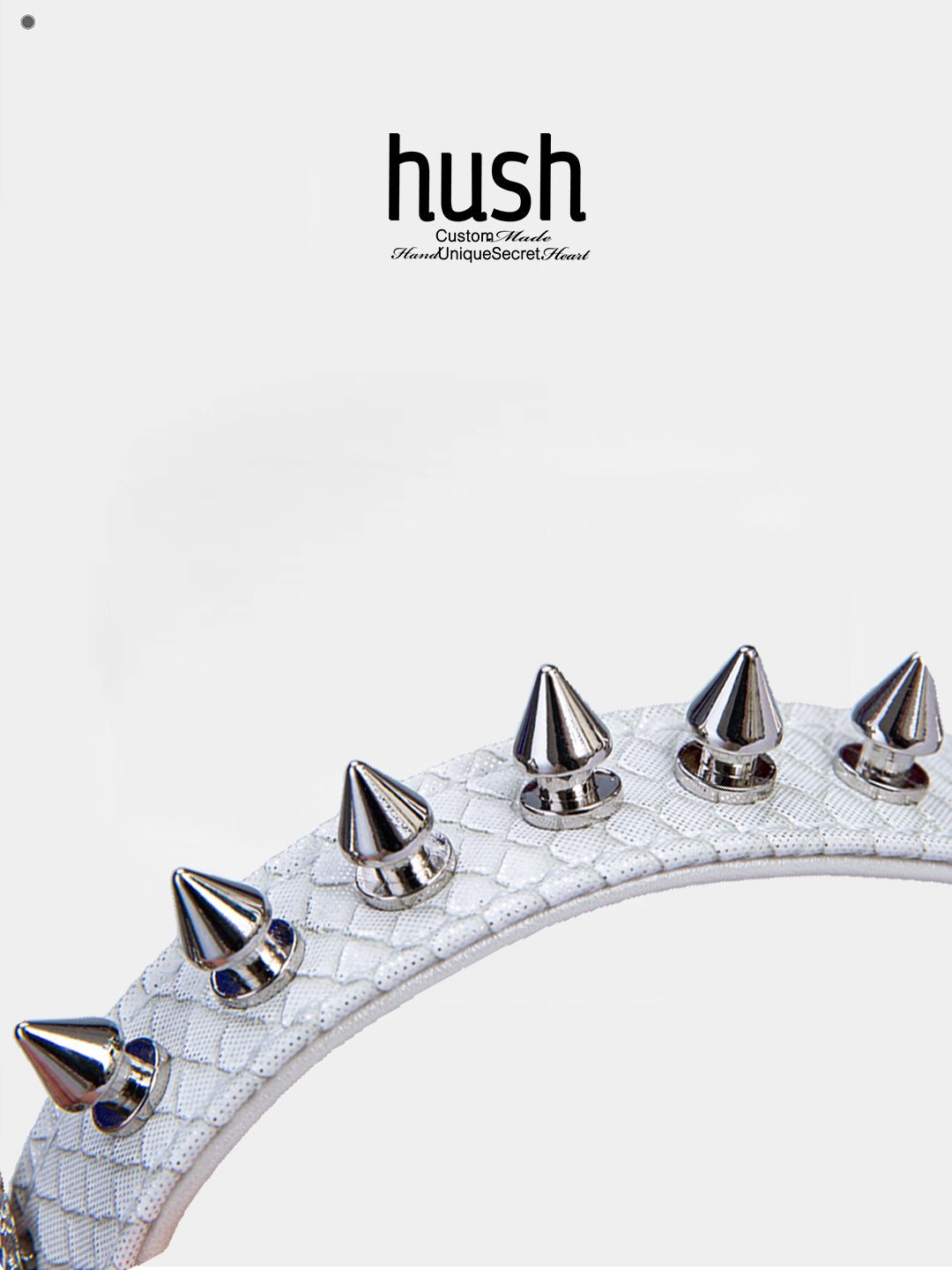 Punk choker collar for women with vegan leather and butterfly metal parts - Available with different types of charms and colors - Hush