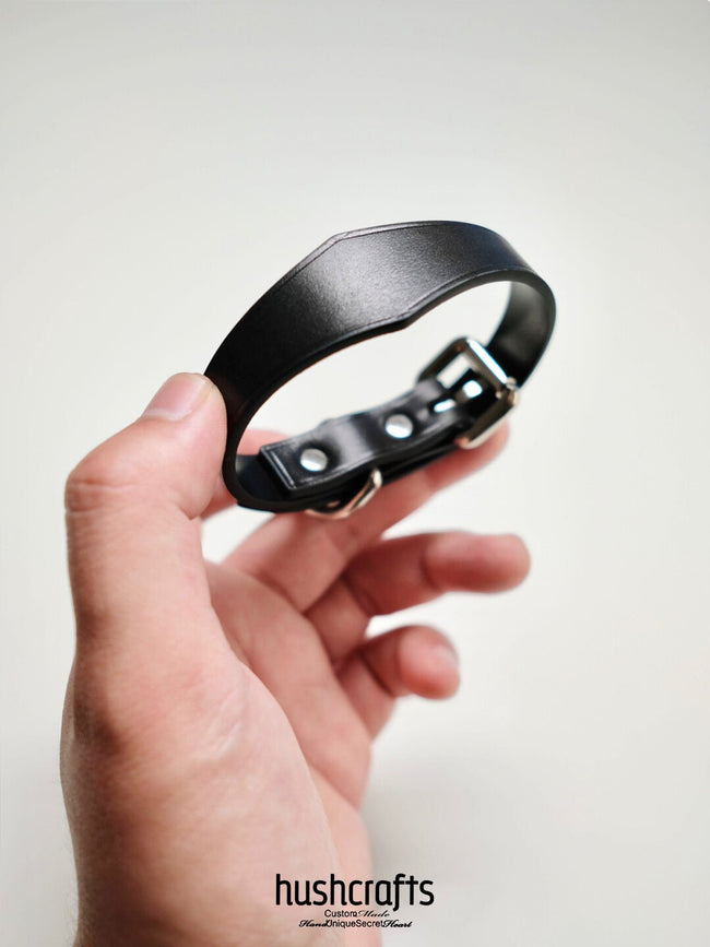 Collier ras du cou en cuir de vachette noir « Séduction serpent » Main Image