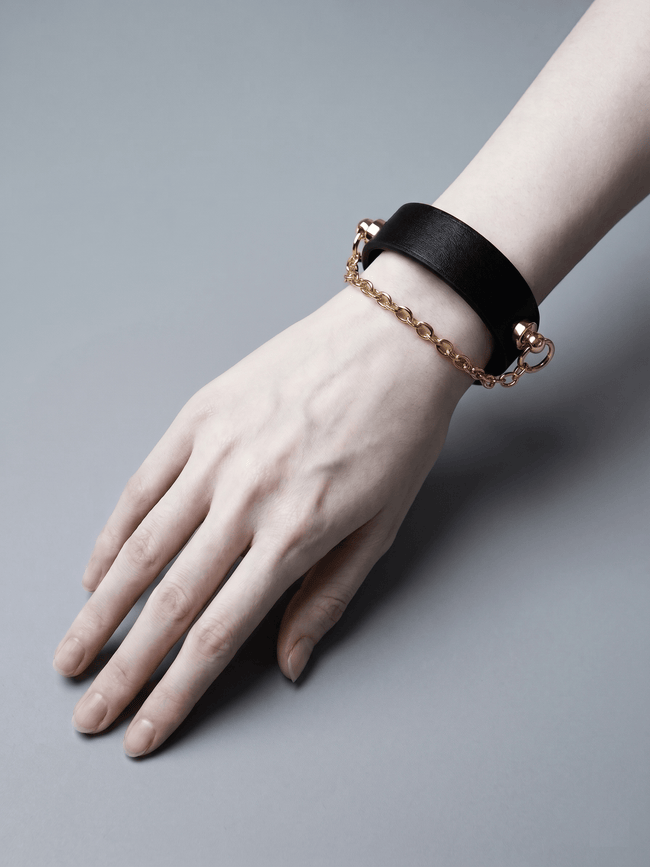 Hushcrafts®"Golden Chain" Armband Main Image