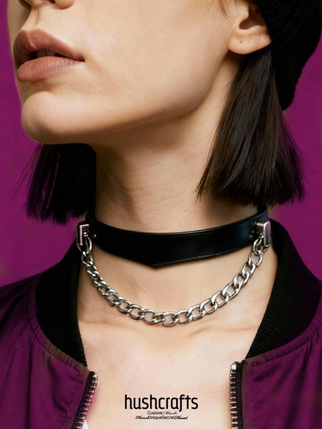 V-Shaped Leather Day Collar Main Image